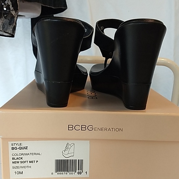 BCBG BG-QUIZ platform sandal - Picture 2 of 7